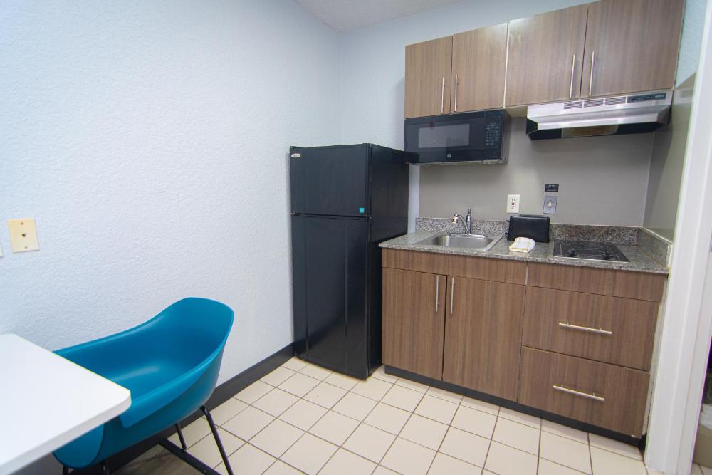 Studio 6 Extended Stay - West Palm Beach, FL